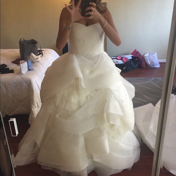 Vera Wang Couture Iconic Wedding dress (Katherine) - Picture 5 of 5